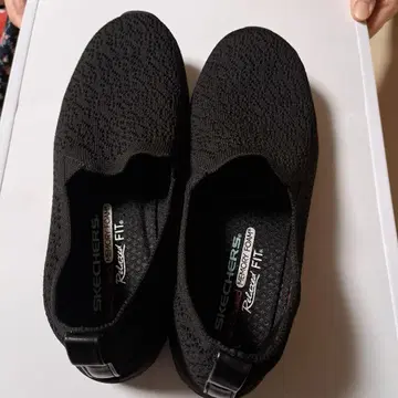 SKECHERS 메모리폼 블랙 스니커즈