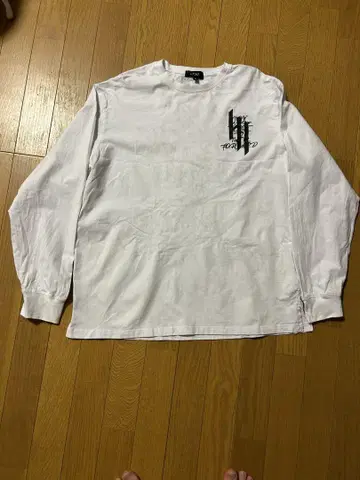 화이트 긴팔 셔츠