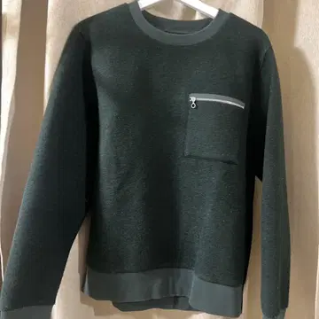 A.P.C. 다크 그린 맨투맨 S