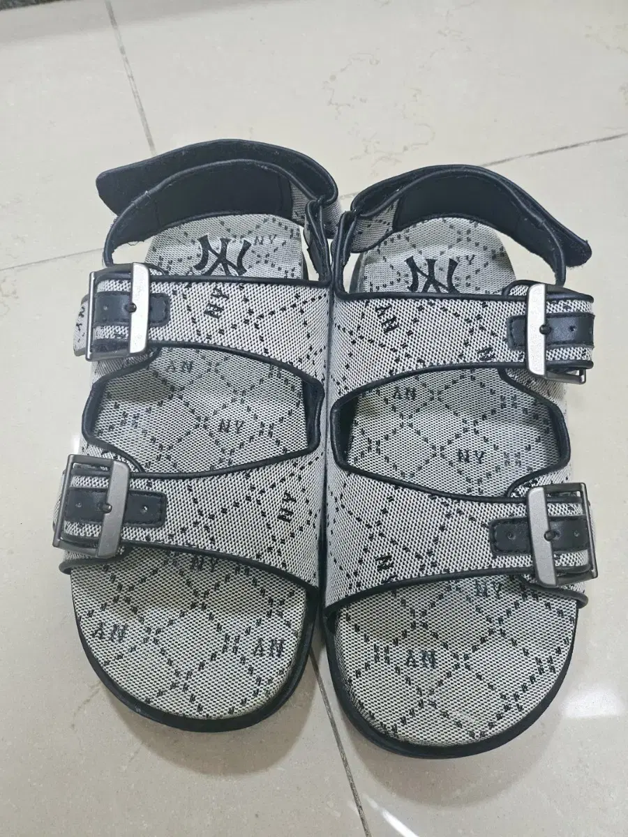 NY Pattern Buckle Sandals (250mm)