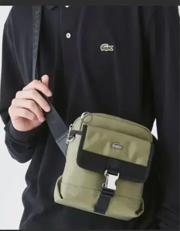 Lacoste 카메라백 카키