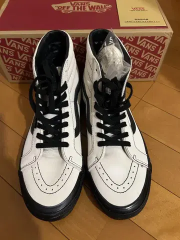 VANS 하이컷 스니커즈 화이트/블랙 미사용 새상품