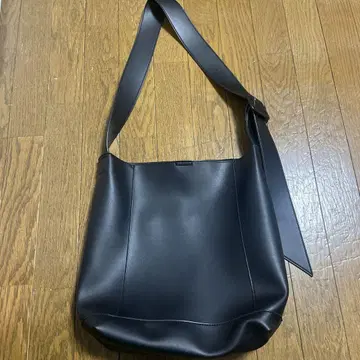un/neu 블랙 숄더백