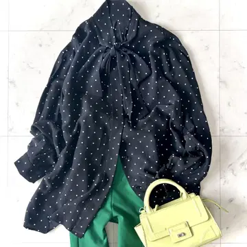 새상품급 보르지 투모로우랜드 워셔블 실크 도트 무늬 보타이 블라우스