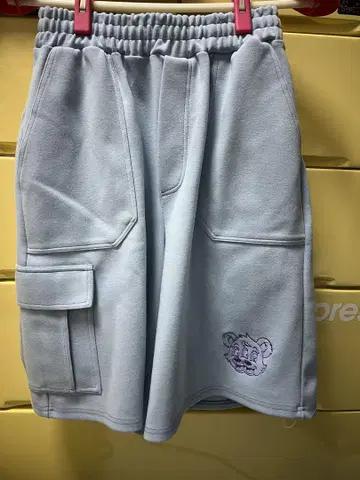 캔디 스트리퍼 하프 팬츠