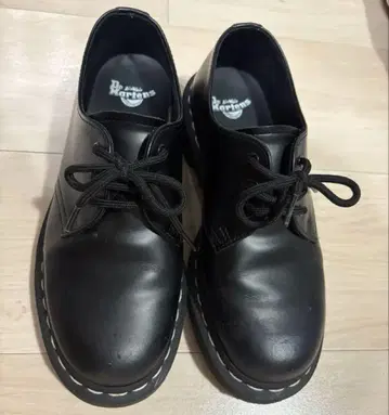 닥터 마틴 블랙 로퍼 새상품급 화이트