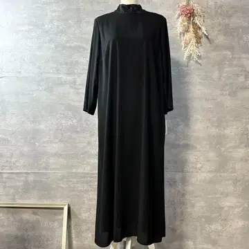 미사용 새상품 카랄루스 스탠드 카라 컷 자카드 사용 디자인 원피스 LL