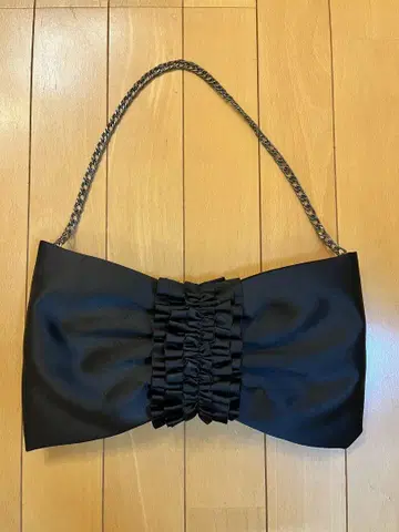 리본풍 디자인 블랙 파티 백