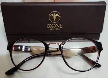 IZONE Zero G Nose 브라운 안경 케이스 포함
