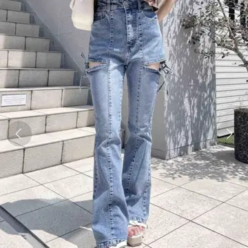 INGNI 사이드 리본 컷 아웃 플레어 데님 팬츠 블루