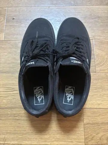 VANS 블랙 스니커즈