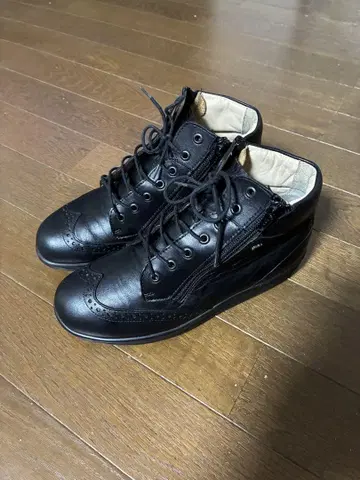 핀 컴포트 블랙 가죽 하이컷 커스텀 부츠
