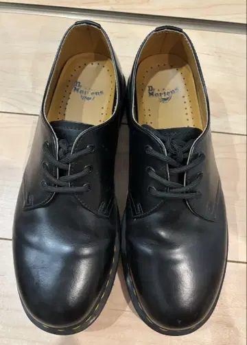 Dr. Martens 3홀 AW004 UK8