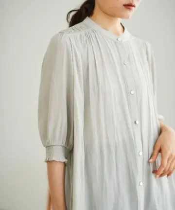 [ 미사용 새상품 ] 르쿠르블랑 파우더 새틴 소매 셔링 블라우스