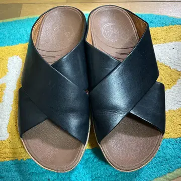 Fitflop 핏플랍 블랙 가죽 크로스 스트랩 샌들