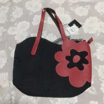 KFB 꽃 모티브 숄더백 블랙과 빨간색 발수 나일론