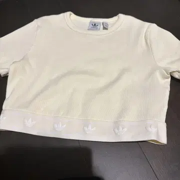 adidas 반팔 티셔츠 크림색