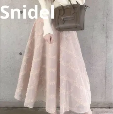 가격 대폭 인하 새상품급 Snidel 스나이델 프린지 자카드 스커트