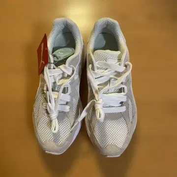 Puma 화이트 스니커즈 택 포함 새상품