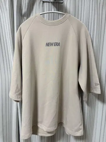 NEW ERA 베이지 티셔츠 숏팬츠 세트
