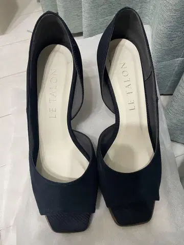 LE TALON 네이비 오픈토 하이힐