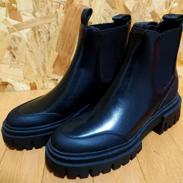 [ 새상품 ] ZARA 자라 사이드 고어 부츠 블랙 가죽 트랙 밑창 38