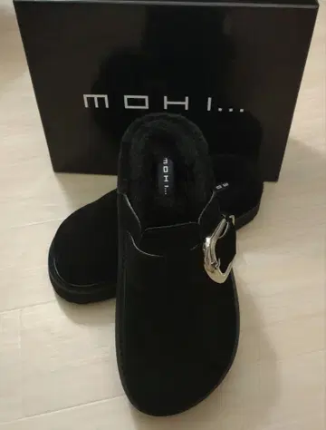 미사용 새상품 택 포함 MOHI 스웨이드 빅 벨트 샌들 블랙 37
