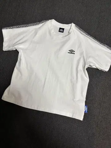 엄브로 티셔츠