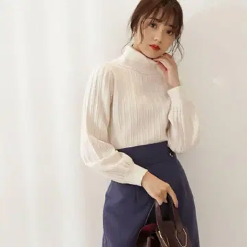 프로포션 바디 드레싱 니트 화이트 터틀넥