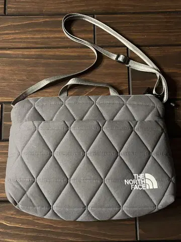 THE NORTH FACE 퀼팅 숄더백 그레이