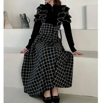 dazzlin 코르셋 라이크 플레어 스커트 블랙 M 사이즈