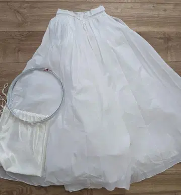 WATABE WEDDING 화이트 파니에 드레스 옷걸이 포함
