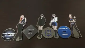 ITZY 예지 아크릴 스탠드 세트