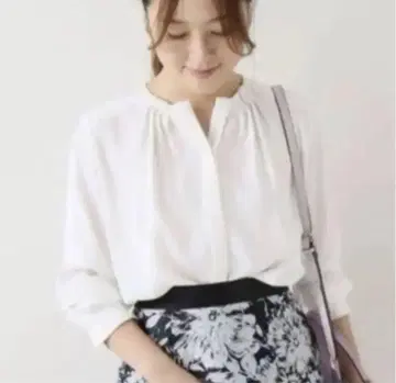 화이트 쉬폰 긴팔 블라우스 36