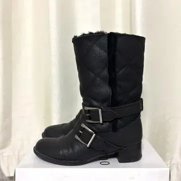 어그 부츠 블랙 가죽 퀼팅 부츠 숏부츠