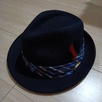 블랙 울 햇 스트라이프 리본 포함
