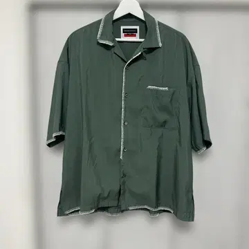 MAISON SPECIAL 그린 반팔 셔츠 대비 스티치