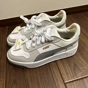 새상품 PUMA 스니커즈 칼리 스트릿
