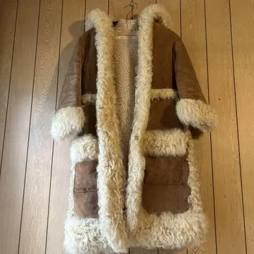 물건 정리중 인락티스 리 무스탕 코트