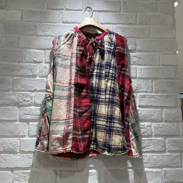 TIGRE BROCANTE  소재 슬리브리스 블라우스