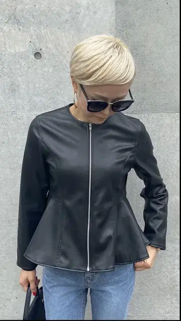 JENNE 정품 구매 몇 시간만 사용 에코 가죽 페플럼 자켓 새상품급
