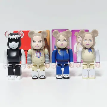 베어브릭 100% HORROR Emily&MEGAN