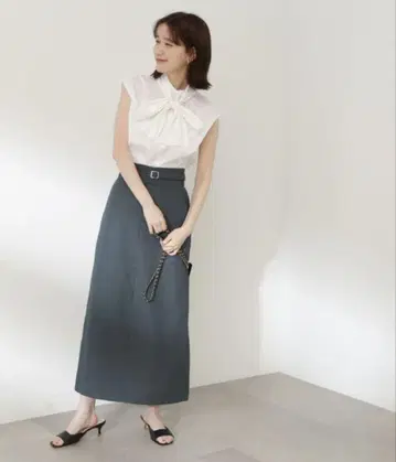 N.NATURAL BEAUTY BASIC 벨트 부착 타이트 롱 스커트