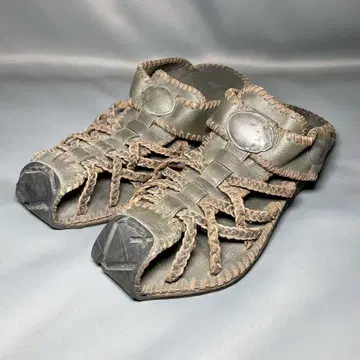 14th addiction 레더 샌들