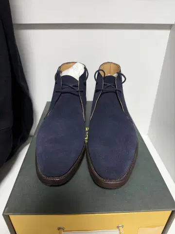 FOSTER & SON STUDLEY 스웨이드 처카 부츠 네이비