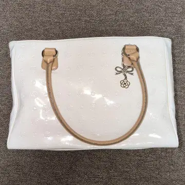 CLATHAS 화이트 가죽 토트백