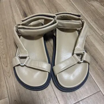 CAMINANDO 베이지 샌들