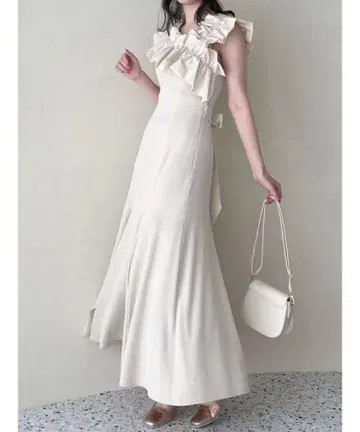 dazzlin 이소재 프릴 머메이드 원피스