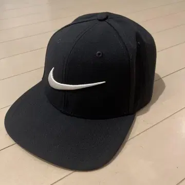 Nike 블랙 스우시 캡