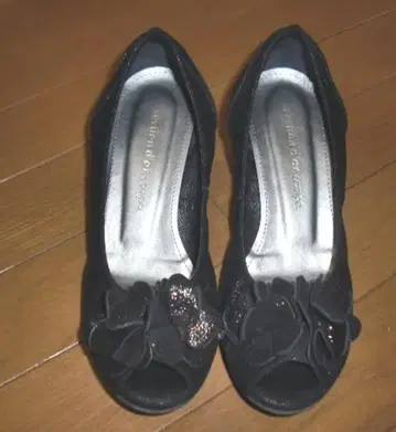 플라워 장식 블랙 오픈토 힐